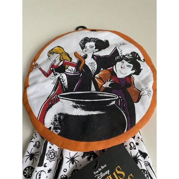 Disney Hocus Pocus Hanging Kitchen Towel Sanderson Sisters Halloween NEW - Picture 2 of 9